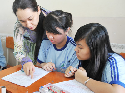 NÓNG: Hướng dẫn mới về việc ký hợp đồng lao động với giáo viên - Ảnh 1.