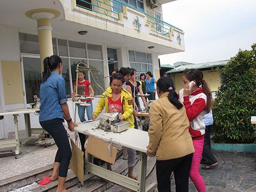 Công nhân Công ty Kyung Sung Vina (huyện Hóc Môn, TP HCM) mất trắng quyền lợi sau khi chủ bỏ trốn Ảnh: HỒNG NHUNG