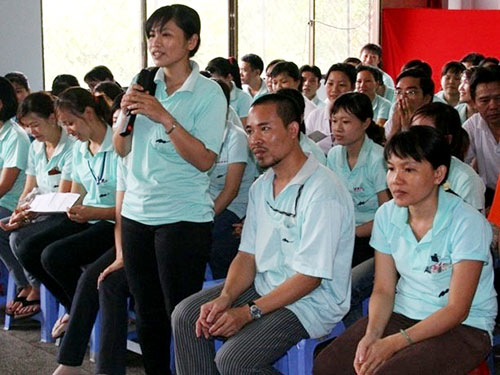 Công nhân Công ty Domex KCX Linh Trung I, quận Thủ Đức TP HCM, đề đạt nguyện vọng với lãnh đạo doanh nghiệp và Công đoàn
