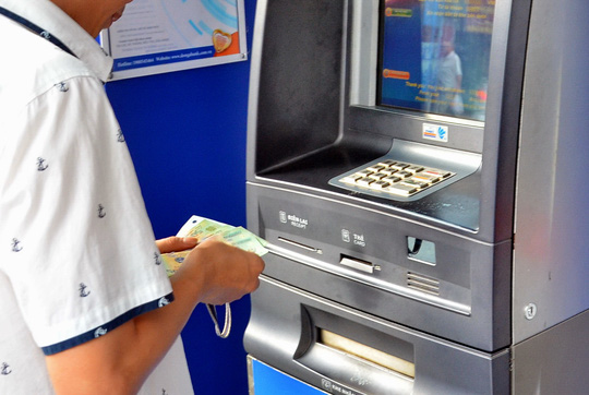 DongA Bank tạm ứng 129 triệu đồng bị mất cho chủ thẻ ATM - Ảnh 1.