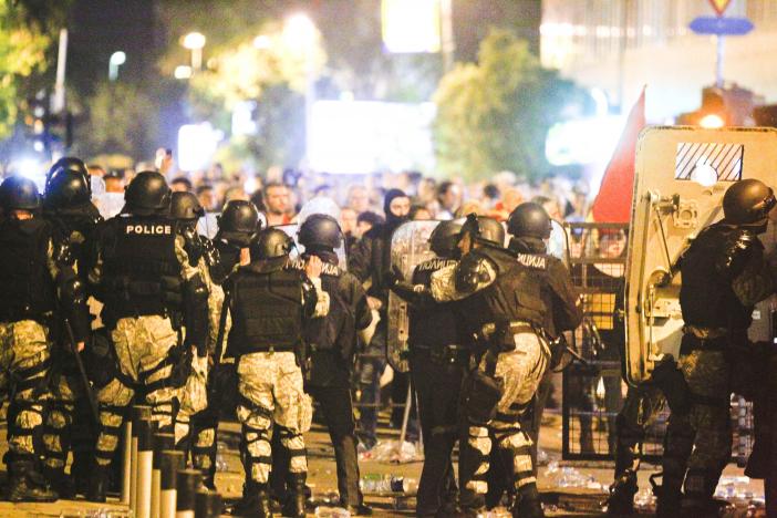Đổ máu trong Quốc hội Macedonia sau khi lộ diện tân chủ tịch - Ảnh 1. Đổ máu trong Quốc hội Macedonia sau khi lộ diện tân chủ tịch - Ảnh 1.