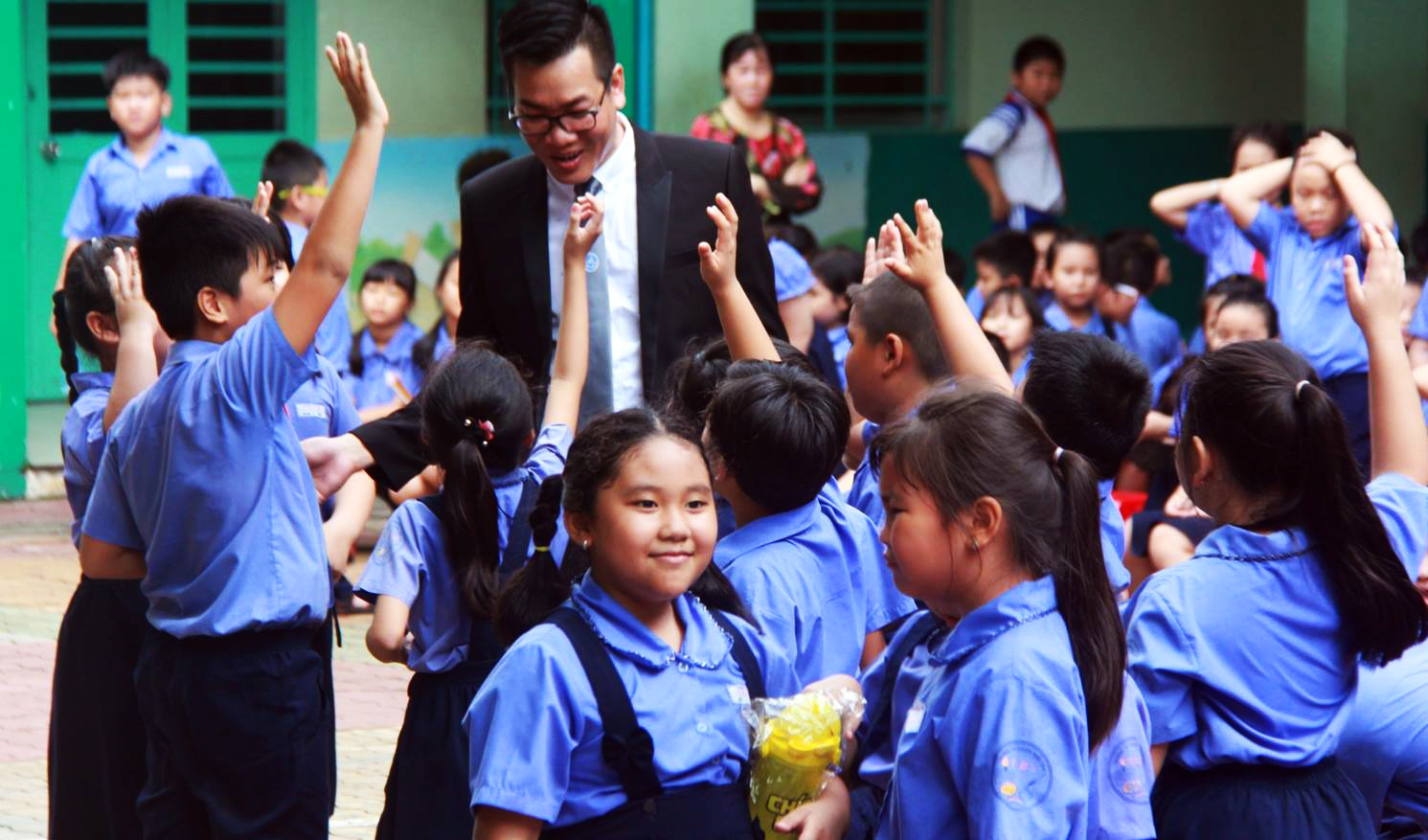 Học sinh bức xúc vì phụ huynh thường xuyên...phạm pháp - Ảnh 1. Học sinh bức xúc vì bố mẹ thường xuyên...phạm pháp - Ảnh 1.