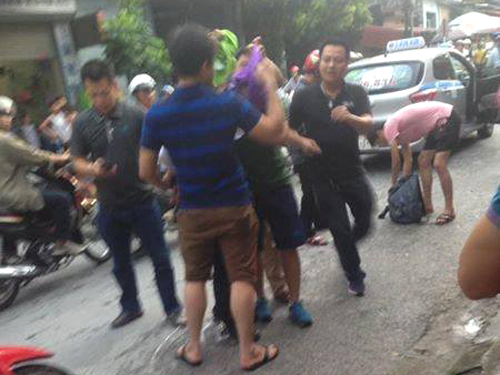 Cảnh sát bắn thị uy, tử tù Lê Văn Thọ co quắp, chịu trận - Ảnh 1.