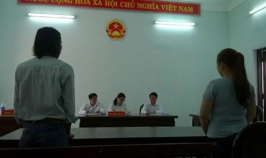 Bi hài chuyện vợ bắt chồng chọn 1 trong 2 - Ảnh 1.