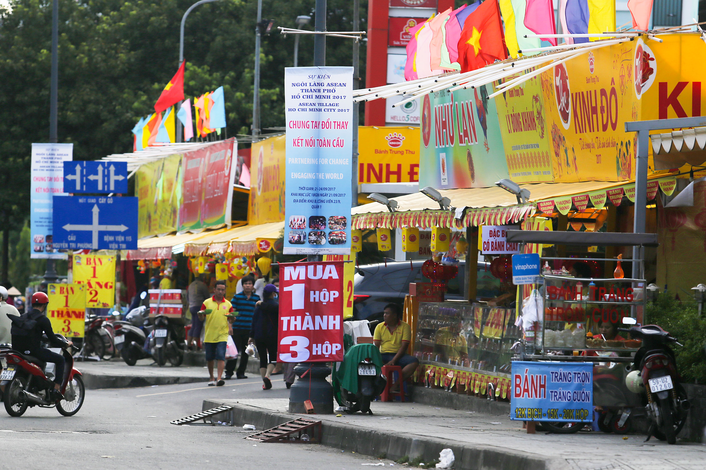 Thực hư bánh trung thu mua 1 tặng 3, 4 - Ảnh 5.