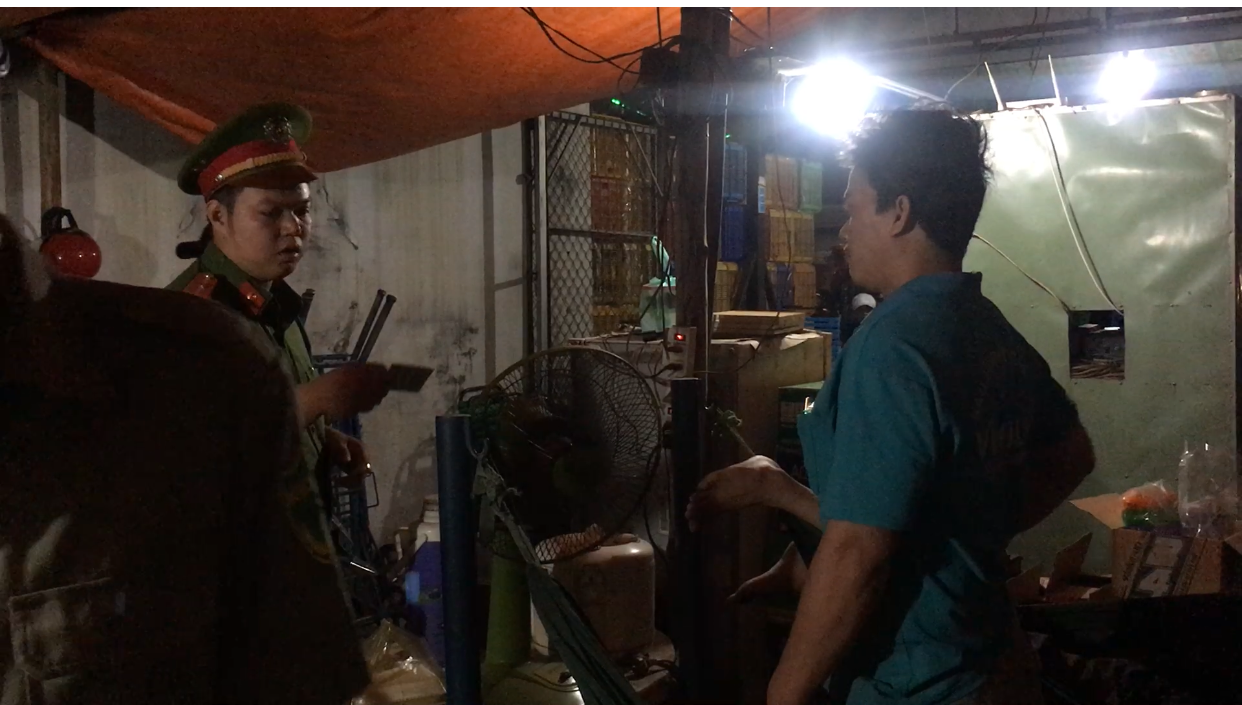 Đột k&iacute;ch c&agrave; ph&ecirc; v&otilde;ng chợ đầu mối - Ảnh 1.