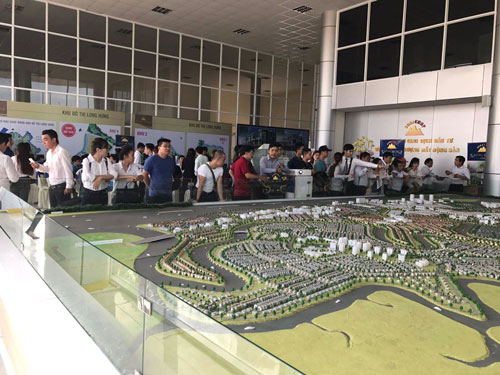 
Dự án khu đô thị Long Hưng (TP Biên Hòa, tỉnh Đồng Nai), một trong những dự án có pháp lý và hạ tầng hoàn chỉnh, giá tốt nên được khách hàng mua ở rất nhiều.
