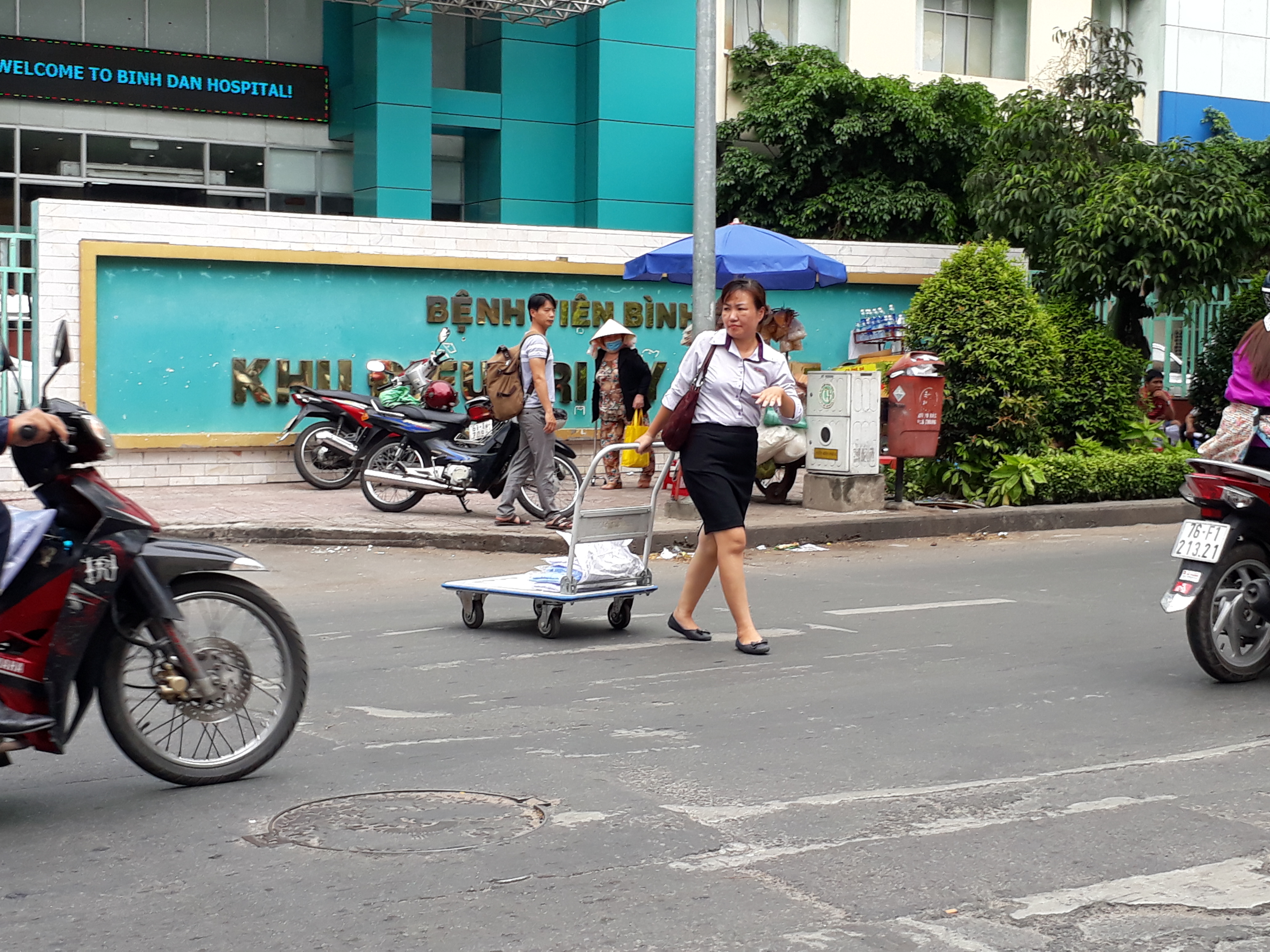 Chê cầu bộ hành vì lười và liều - Ảnh 7.