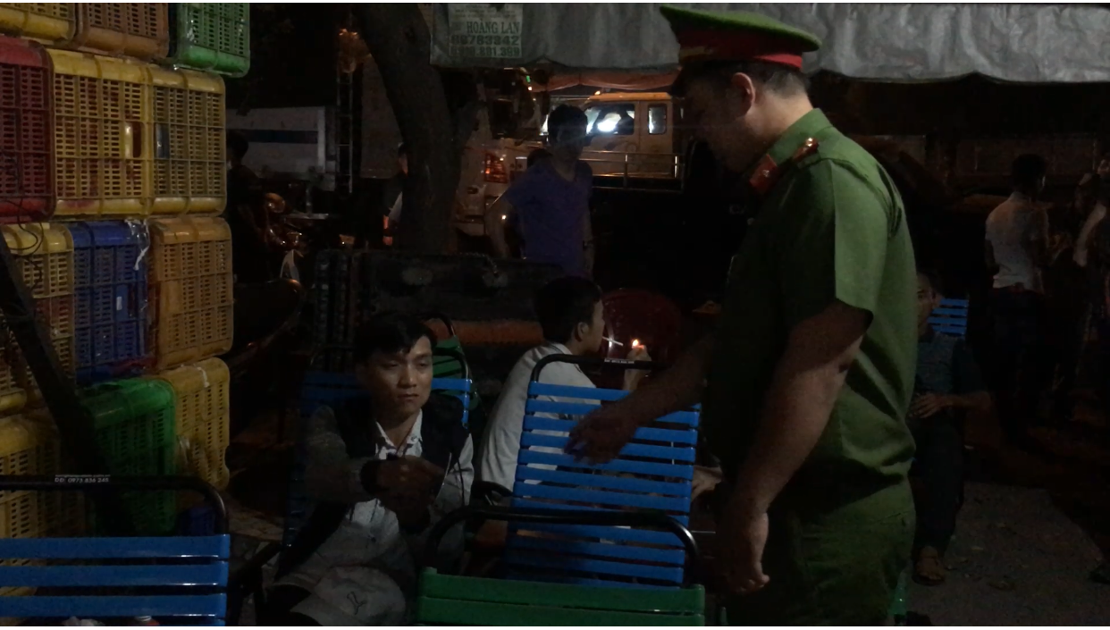 Đột k&iacute;ch c&agrave; ph&ecirc; v&otilde;ng chợ đầu mối - Ảnh 5.