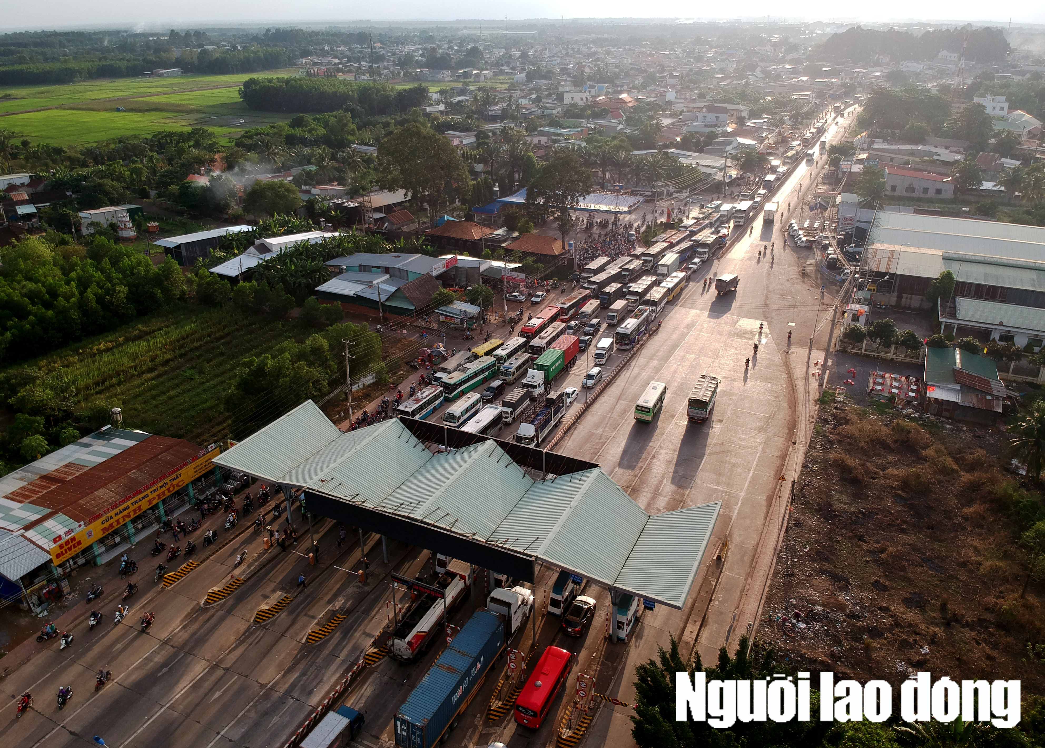 Toàn cảnh trạm thu phí BOT Biên Hòa xả trạm - Ảnh 2.