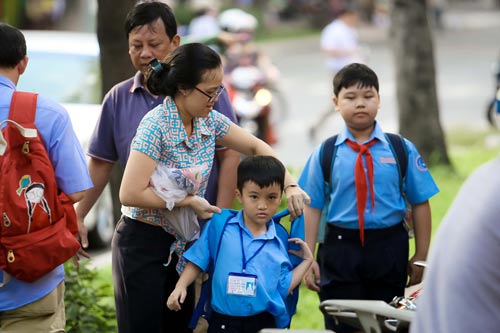 Tốn tiền triệu đầu năm học - Ảnh 1.