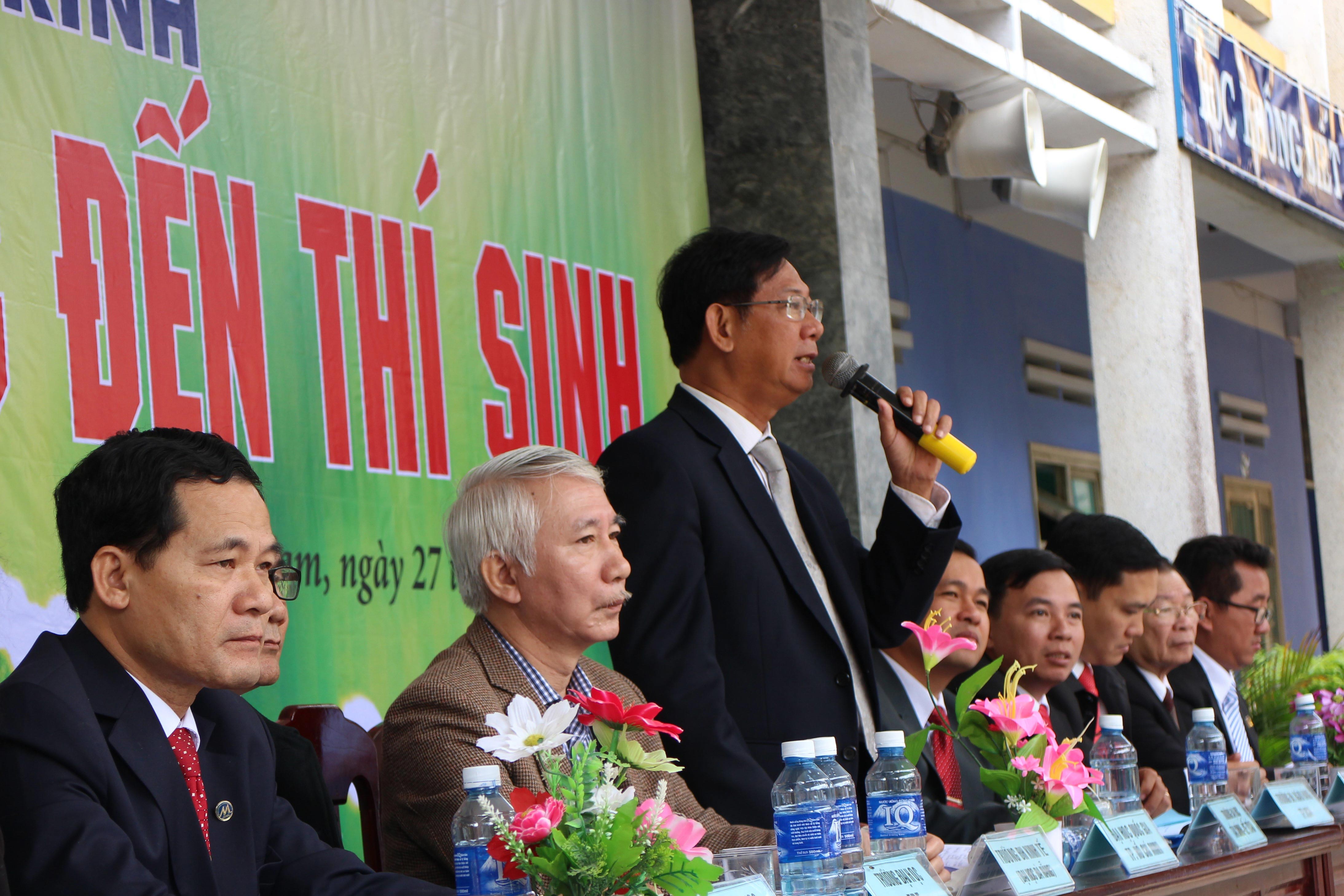 Lập nhóm xét tuyển để chống ảo - Ảnh 1. Lập nhóm xét tuyển để chống ảo - Ảnh 1.