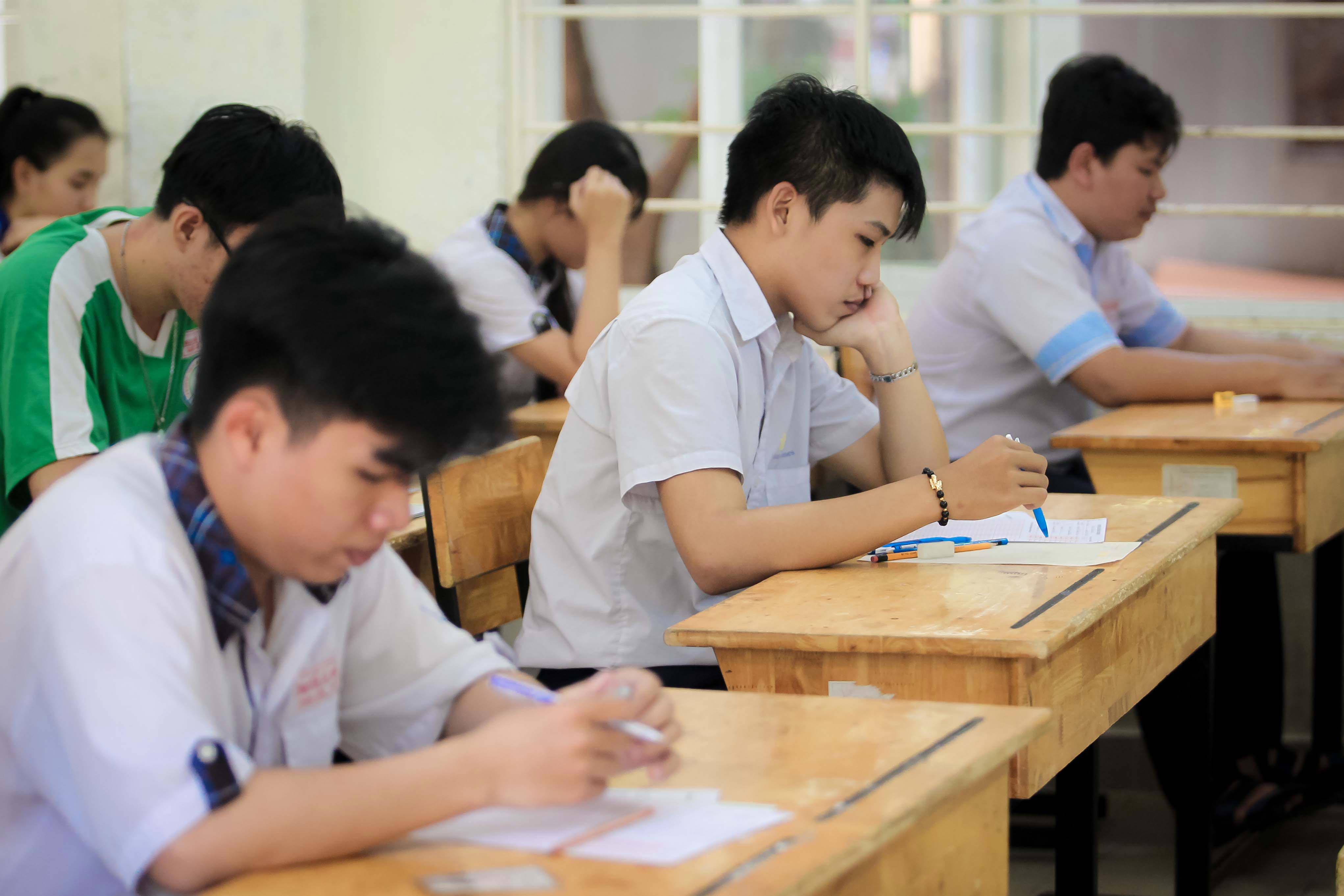 Đáp án thiếu chuẩn xác: Thiệt thòi cho sĩ tử! - Ảnh 1. Đáp án thiếu chuẩn xác: Thiệt thòi cho thí sinh! - Ảnh 1.