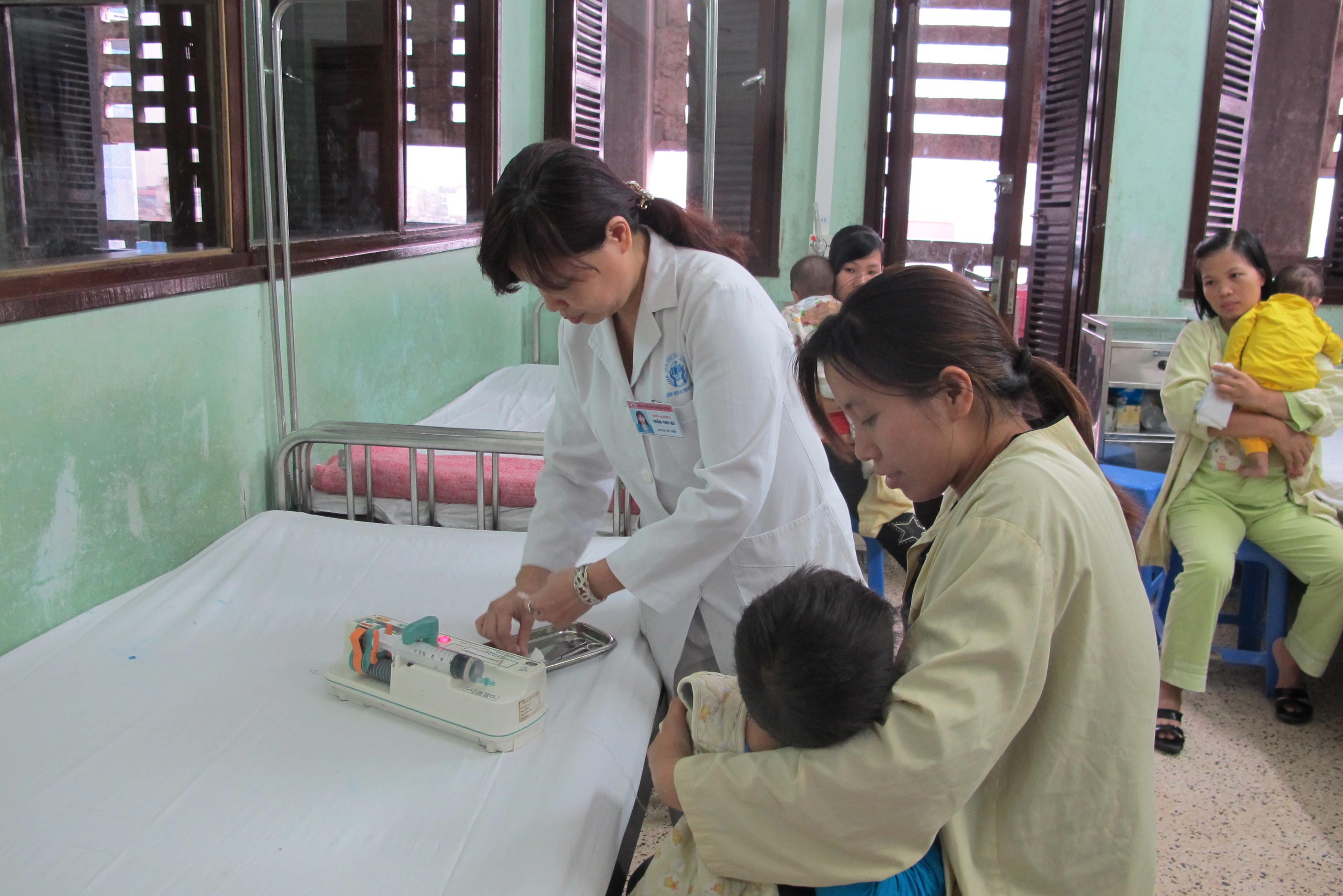 Dấu hiệu bất lợi khi d&ugrave;ng thuốc - Ảnh 1.