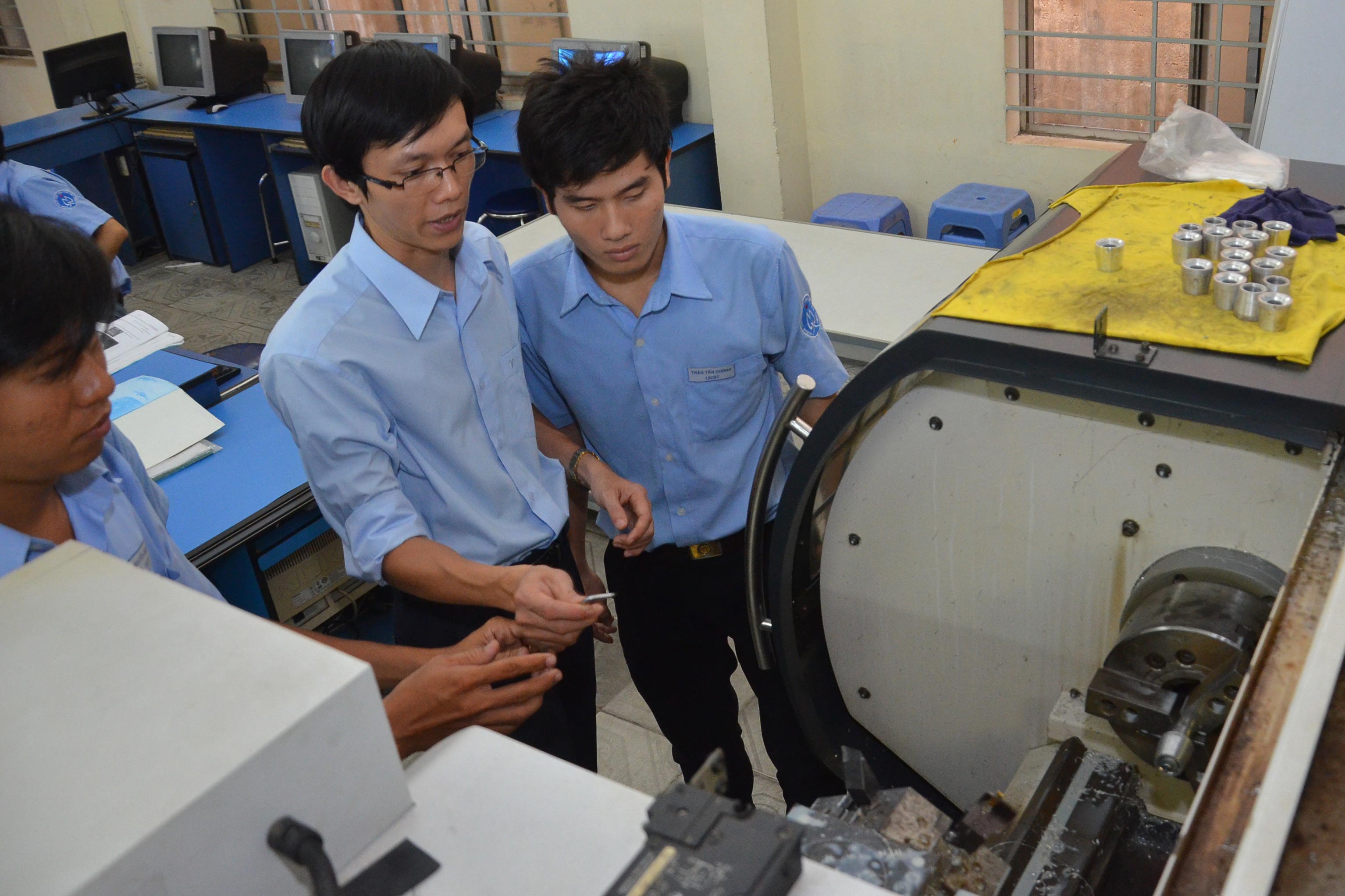 Đủ điểm đậu đại học vẫn chọn trung cấp - Ảnh 1. Đủ điểm đậu đại học vẫn chọn trung cấp - Ảnh 1.