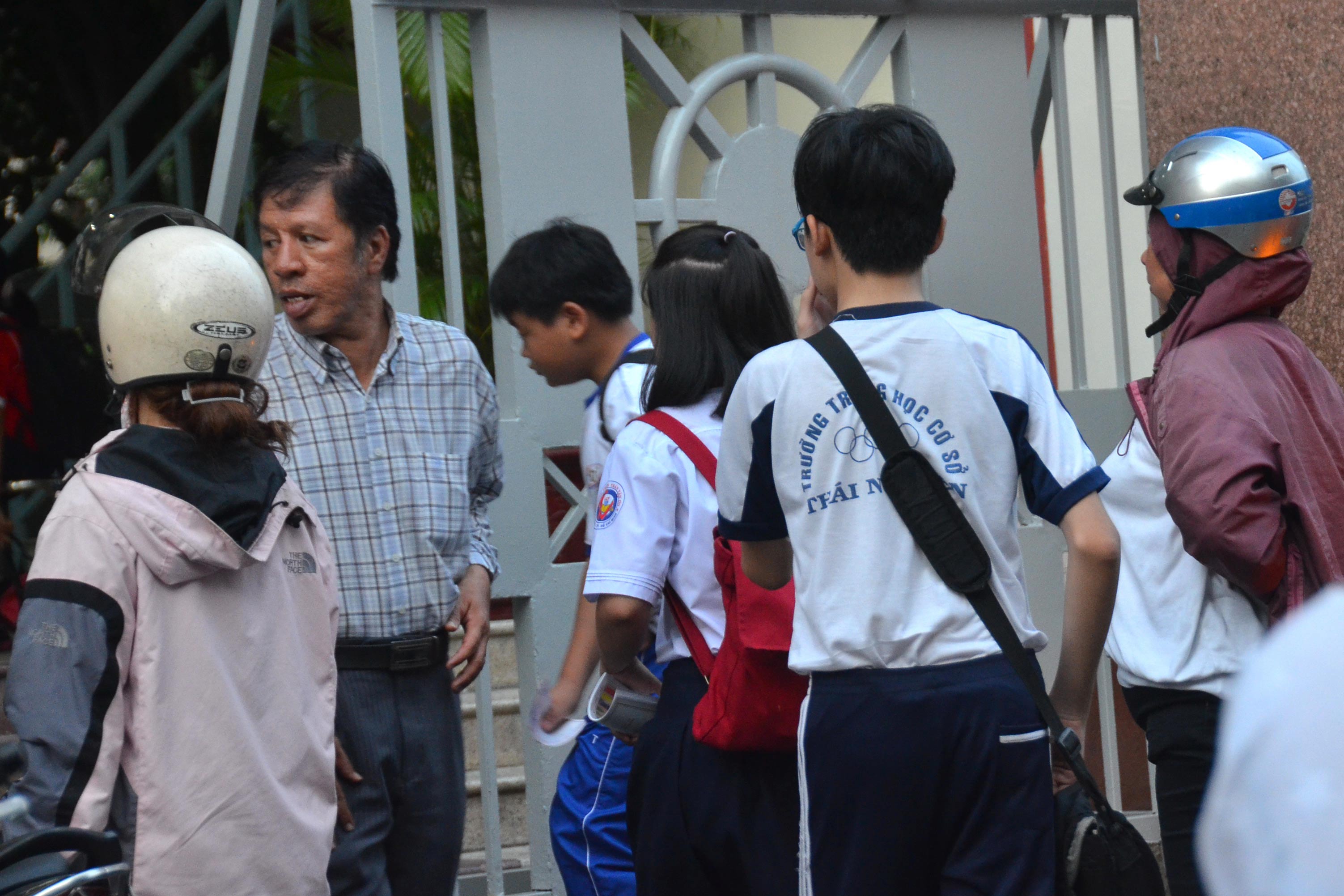 Đừng luyện gà chọi! - Ảnh 1. Đừng luyện gà chọi! - Ảnh 1.