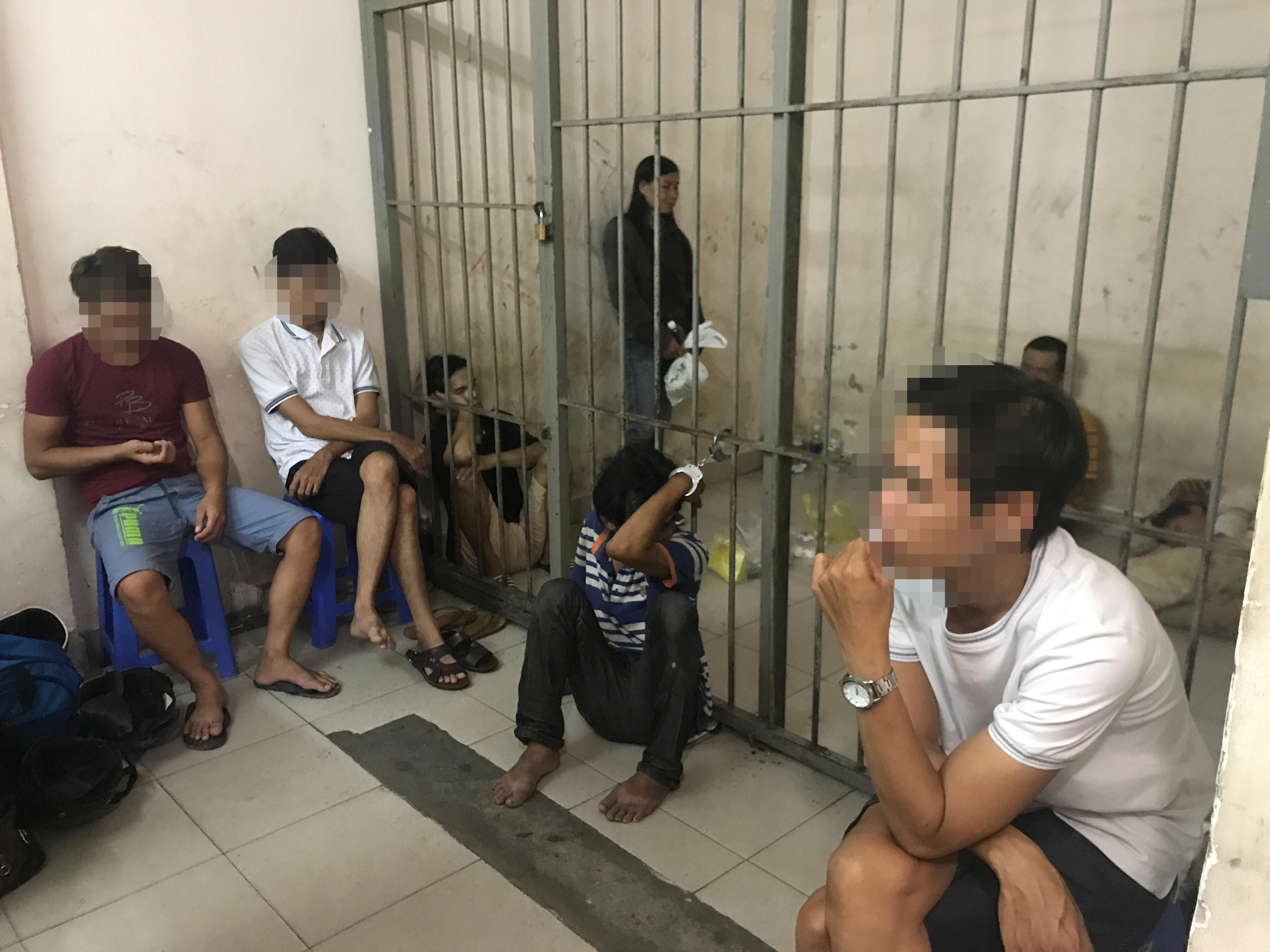 Đột k&iacute;ch hẻm lạ B&ugrave;i Viện - Ảnh 1.