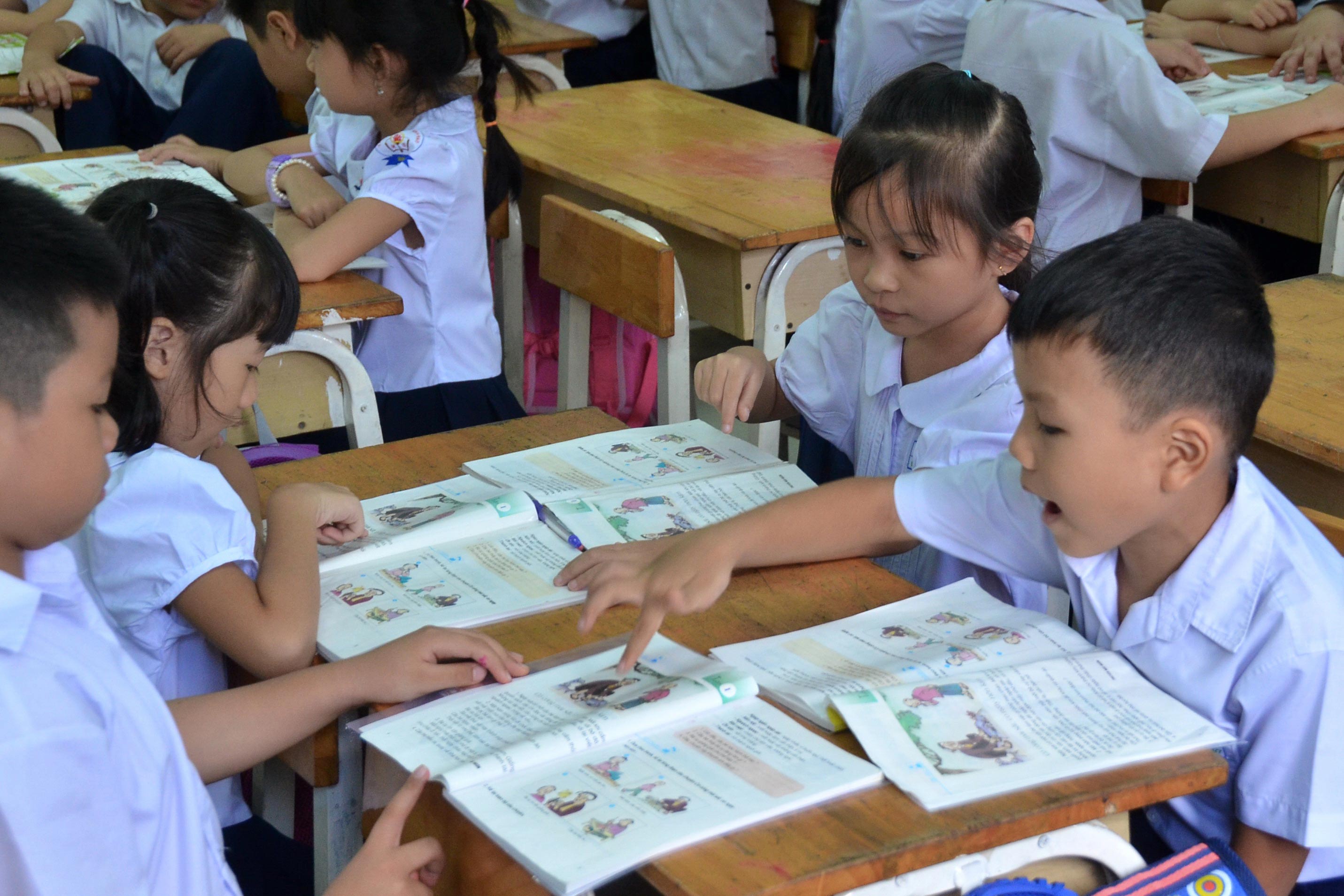 Cấm dạy nội dung ngoài sách giáo khoa - Ảnh 1. Cấm dạy nội dung ngoài sách giáo khoa - Ảnh 1.