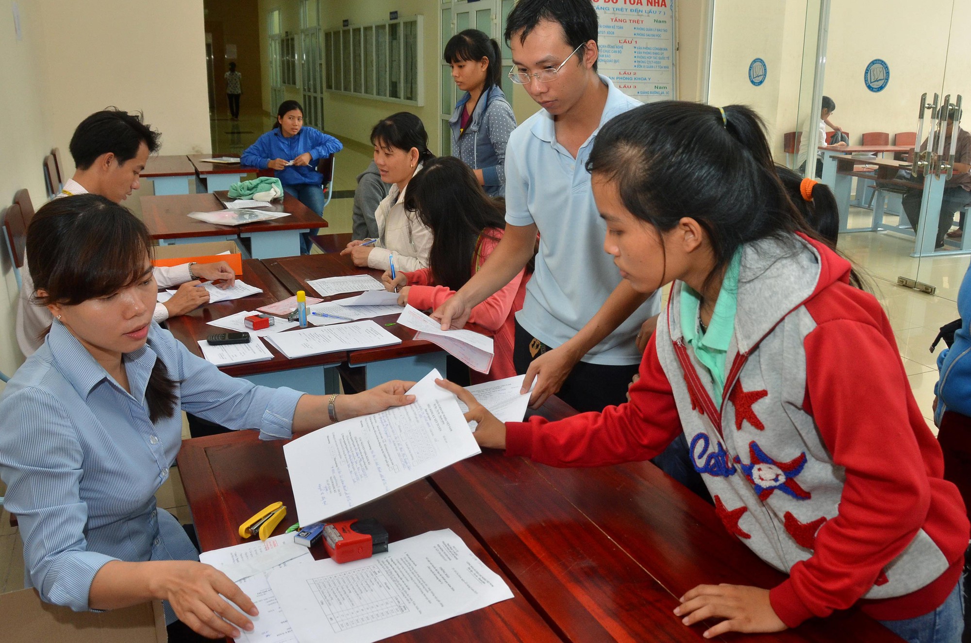 Cổng trường đh hẹp lại lúc tự quyết học phí? - Ảnh 1. Cổng trường đại học hẹp lại lúc tự quyết học phí? - Ảnh 1.