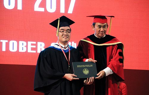 Tân thủ khoa có 5 bài báo khoa học quốc tế - Ảnh 1.