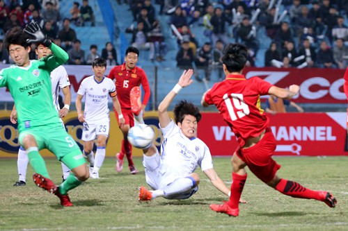 Hàng thủ U23 Việt Nam sơ hở nhiều - Ảnh 1.