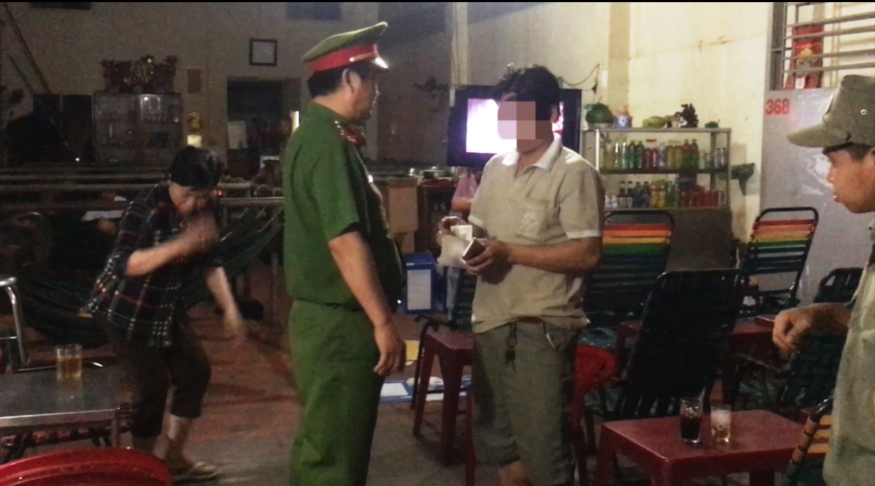 Đột k&iacute;ch c&agrave; ph&ecirc; v&otilde;ng chợ đầu mối - Ảnh 6.