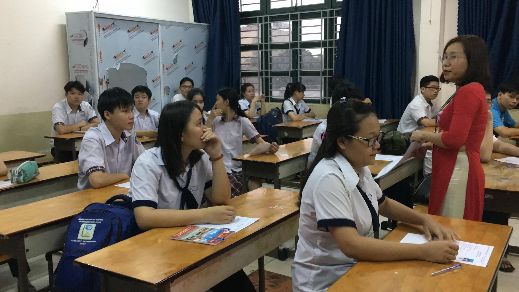 866.000 thí sinh làm hồ sơ dự ở 2.300 điểm thi - Ảnh 6.