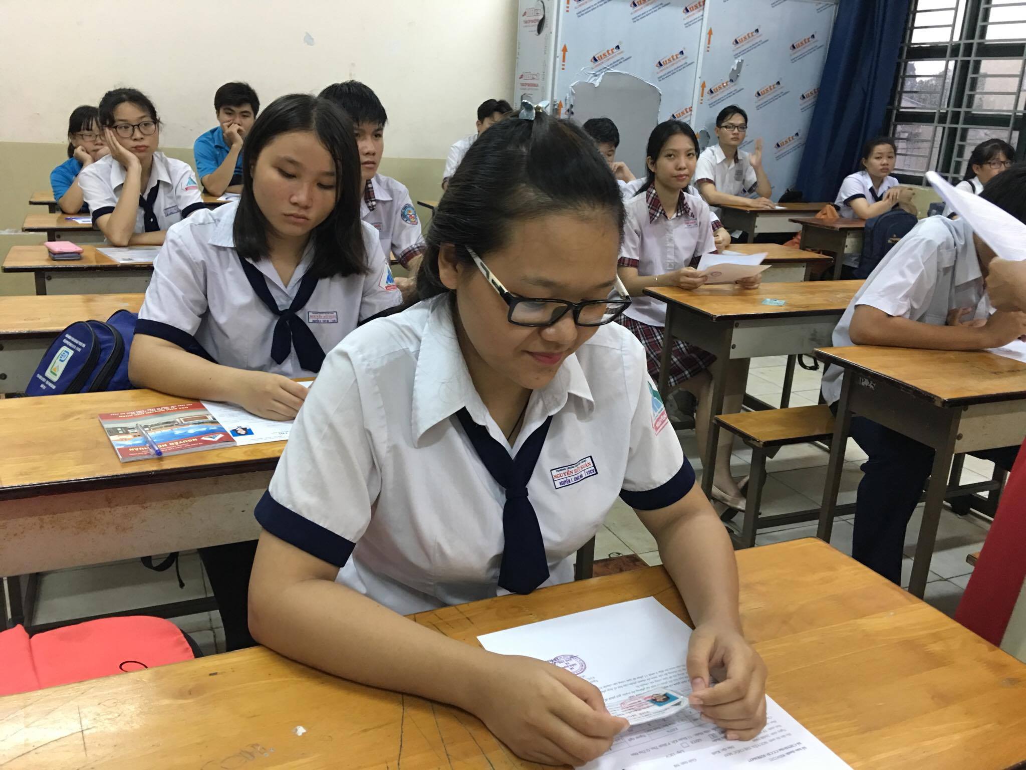 866.000 sĩ tử làm giấy tờ dự ở 2.300 điểm thi - Ảnh 8.