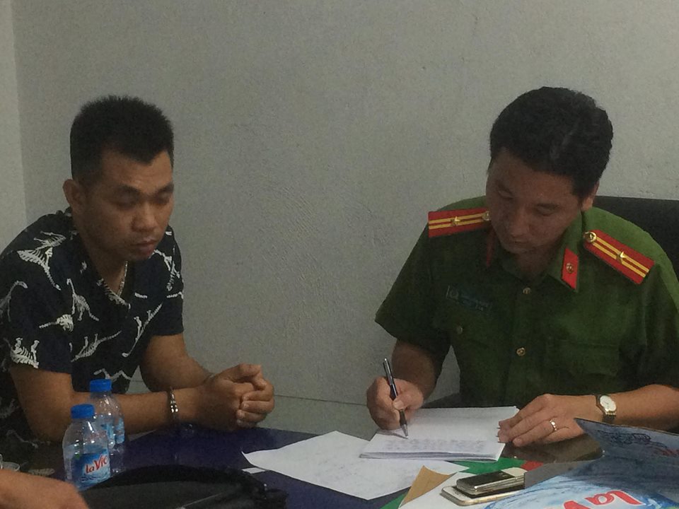 Bộ C&ocirc;ng an đột k&iacute;ch ổ cờ bạc khủng ở v&ugrave;ng ven TP HCM - Ảnh 1.