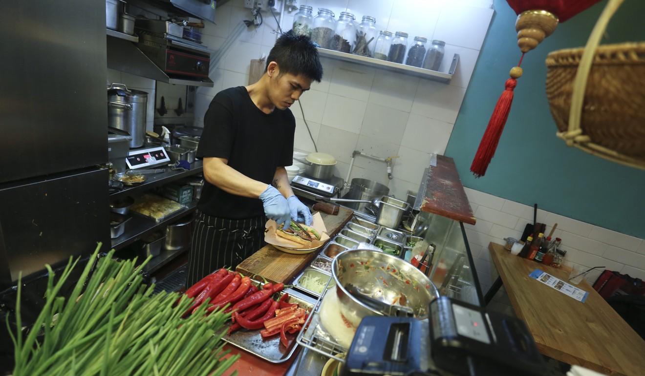 8 tiệm bánh mì thịt Việt Nam ngon nức tiếng ở Hồng Kông - Ảnh 3. 8 tiệm bánh mì thịt Việt Nam ngon nức tiếng ở Hồng Kông - Ảnh 3.