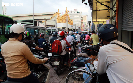 Đường nào cũng kẹt, dân Sài Gòn mệt mỏi trở về nhà - Ảnh 7.