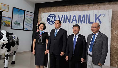 Phó Thủ tướng Lào thăm và làm việc với Vinamilk - Ảnh 2.