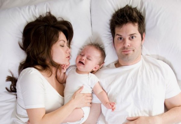 Ứng phó thế nào khi con trẻ bắt gặp bố mẹ “đánh du kích” - Ảnh 1. Ứng phó thế nào khi con trẻ bắt gặp bố mẹ “đánh du kích” - Ảnh 1.