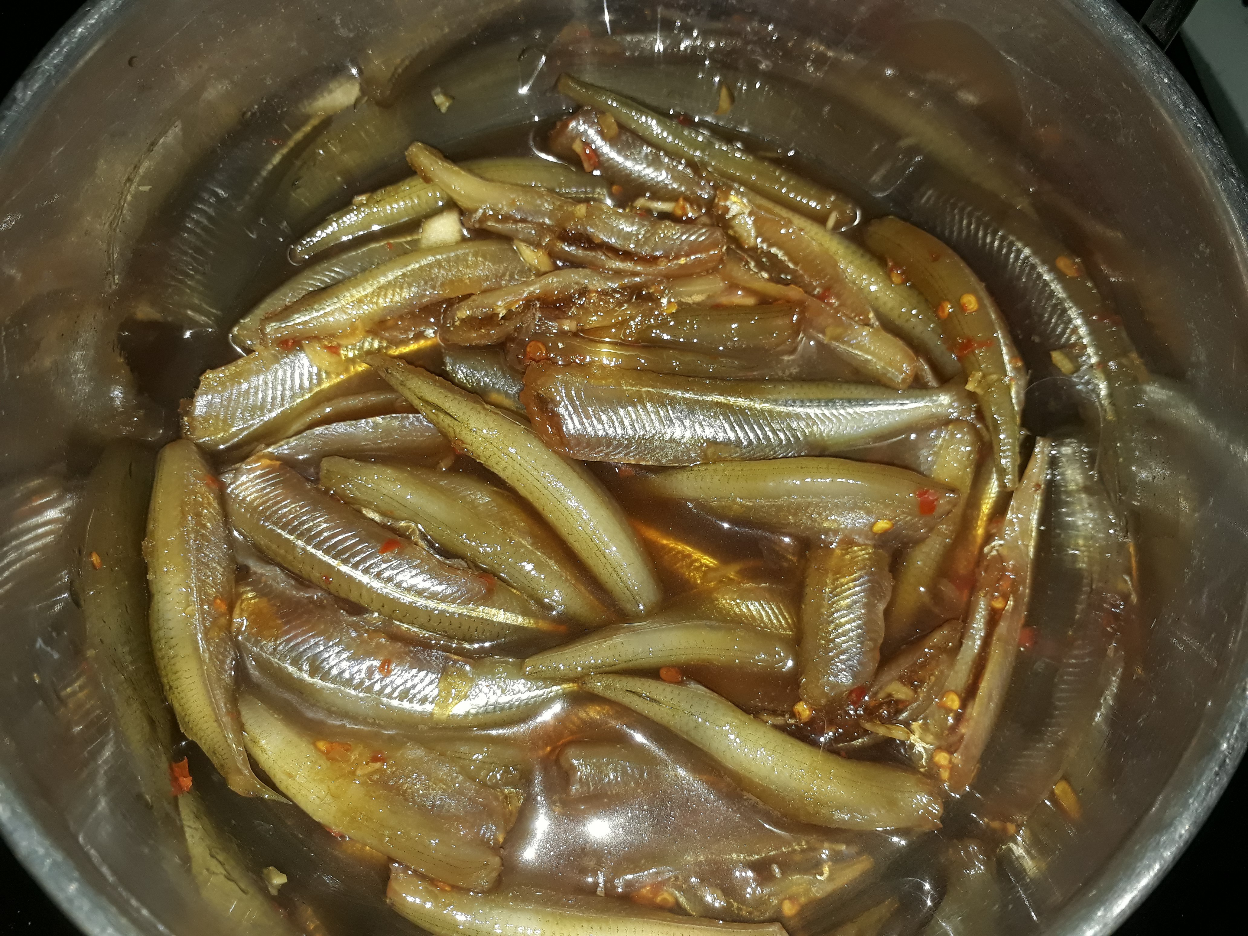 Mưa bay liu hiu, ăn cá lìm kìm kho tiêu - Ảnh 2.