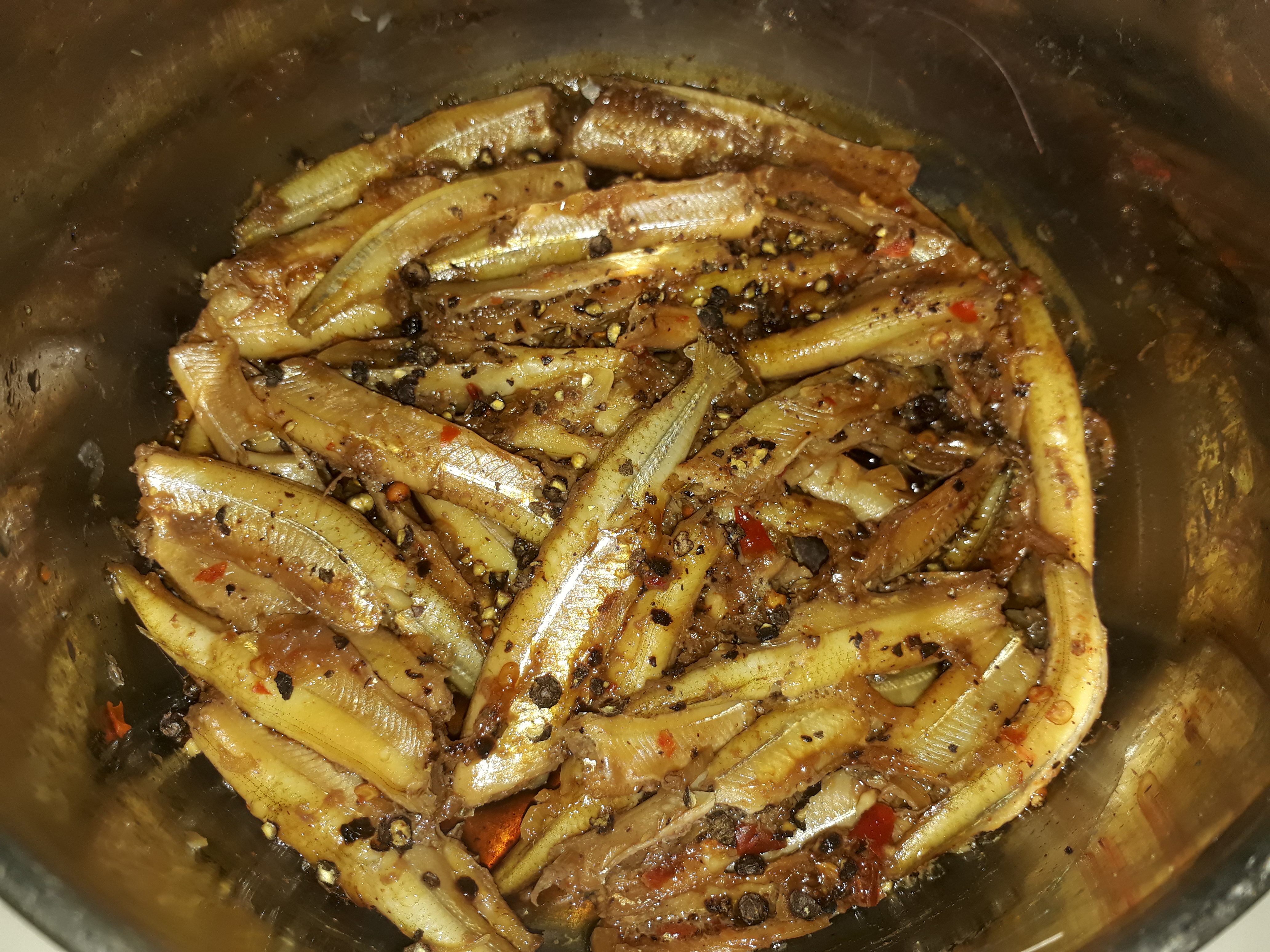 Mưa bay liu hiu, ăn cá lìm kìm kho tiêu - Ảnh 1.