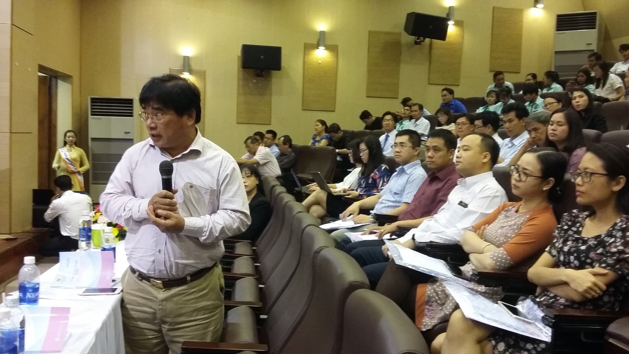 Nên bỏ thể chế miễn học phí sư phạm ngay tức khắc - Ảnh 1. Nên bỏ cơ chế miễn học phí sư phạm ngay tức thì - Ảnh 1.