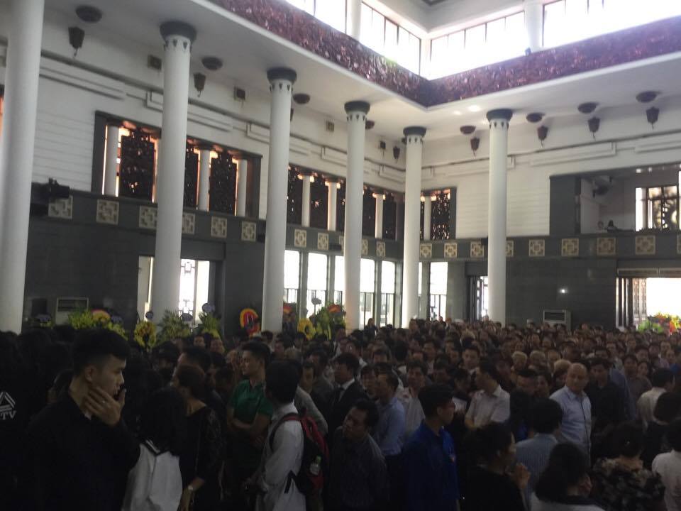 Nghẹn ngào xúc động lễ tang Thầy Văn Như Cương - Ảnh 13. Nghẹn ngào xúc động lễ tang Thầy Văn Như Cương - Ảnh 13.