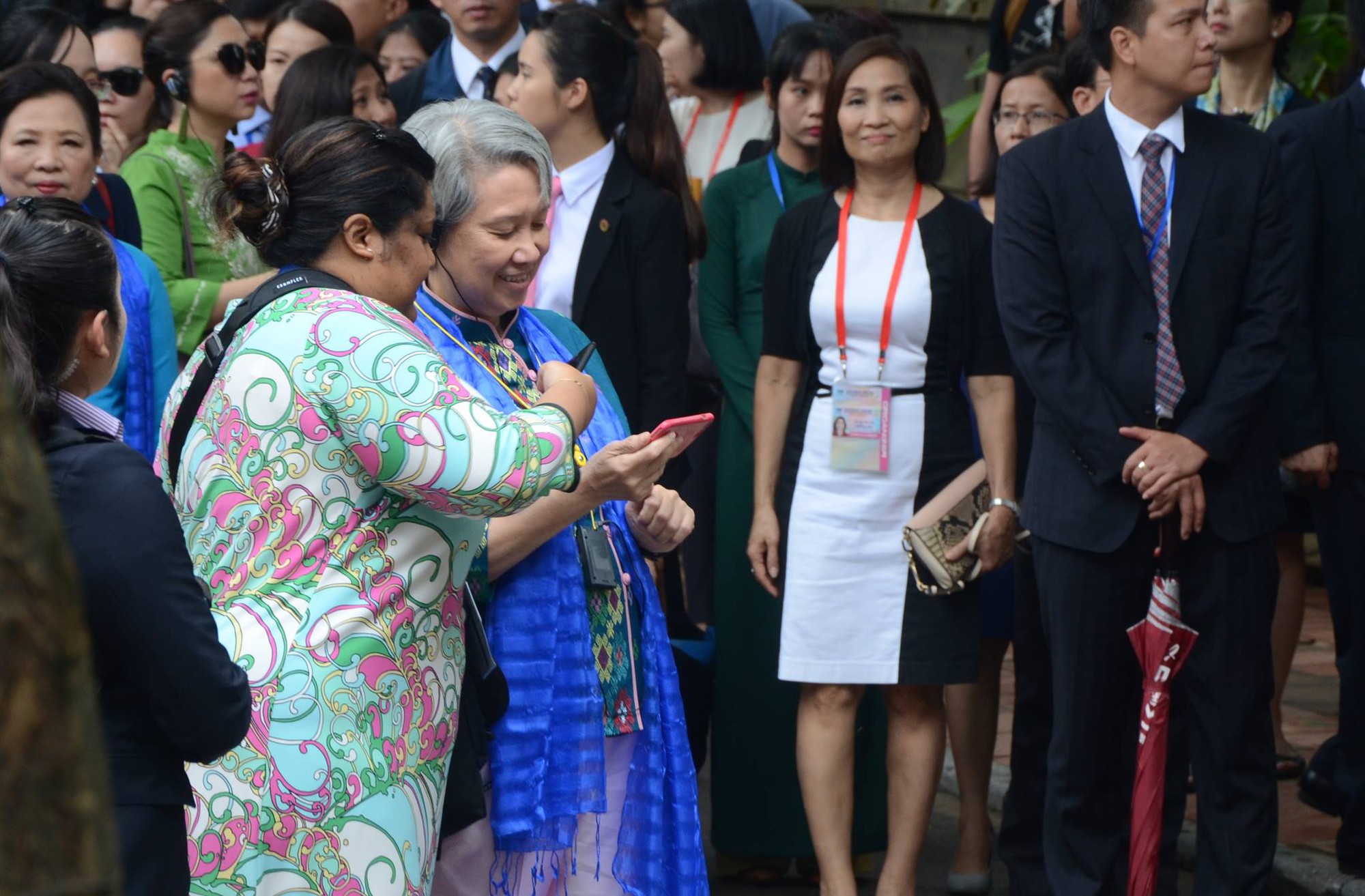 APEC 2017: Phu nhân các nhà lãnh đạo thích thú thăm Hội An - Ảnh 13.