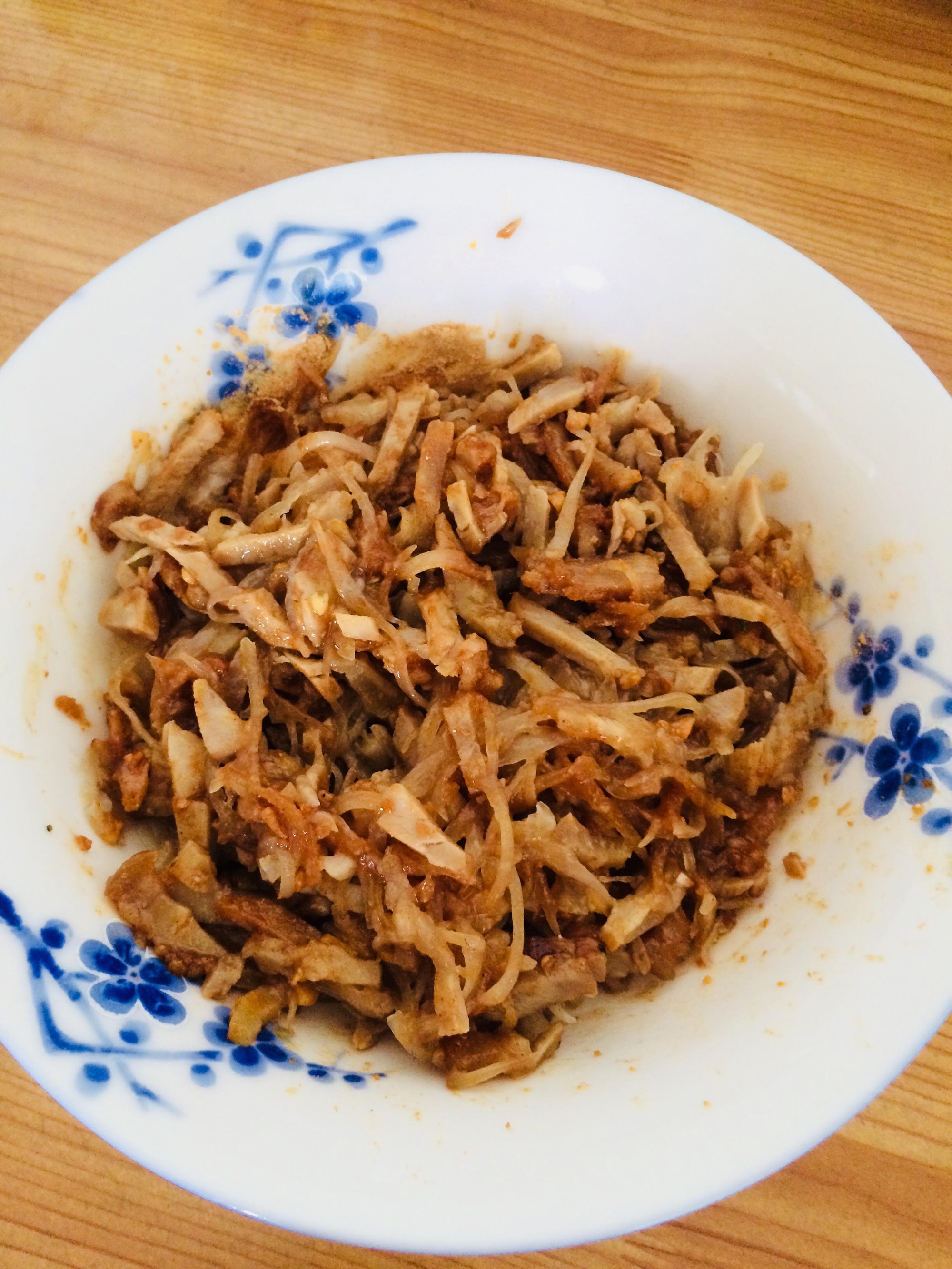 Bánh mì hấp bì, đố ai tìm ra dư âm đồ cũ - Ảnh 2. Bánh mì hấp bì, đố ai tìm ra dư âm đồ cũ - Ảnh 2.