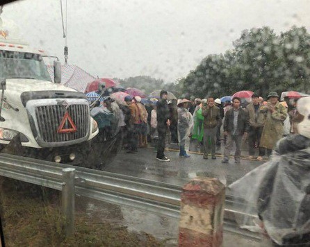 Tai nạn liên hoàn trên cao tốc Nội Bài - Lào Cai, 2 cha con thương vong - Ảnh 3.