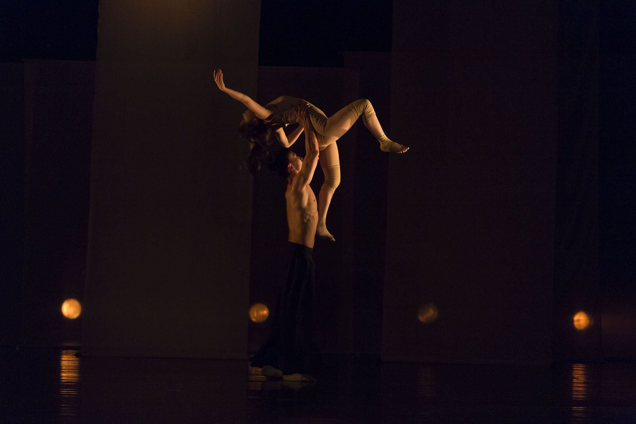 S&ugrave;ng A L&ugrave;ng đốn tim kh&aacute;n giả với Ru đ&ecirc;m - Ảnh 3.