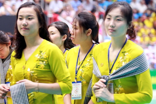 Tà áo bà ba với các cô gái CLB Thể thao 4.25 Triều Tiên