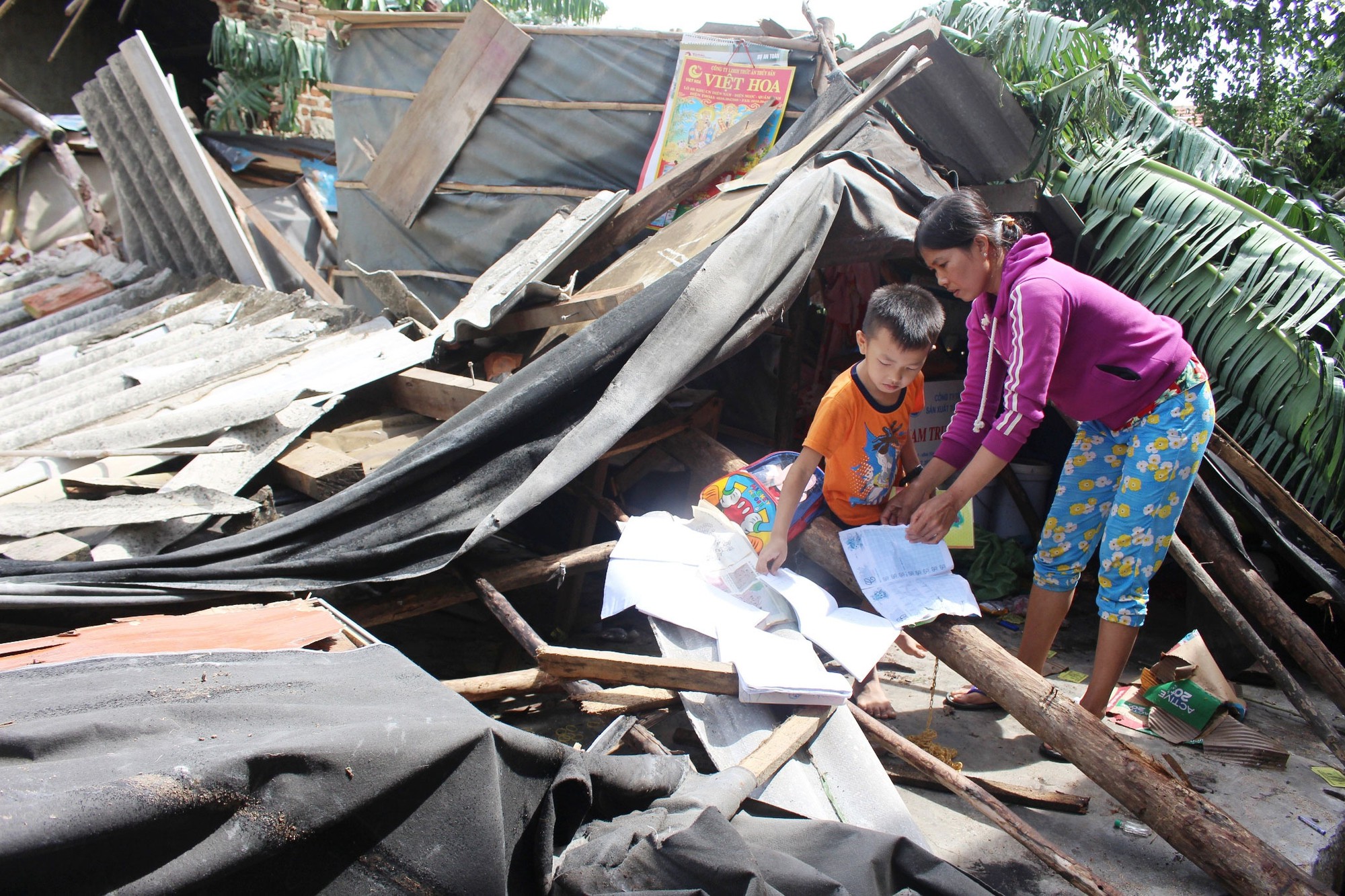 Dự báo một nơi, bão vào một ngả? - Ảnh 1. Dự báo một nơi, bão vào một ngả? - Ảnh 1.