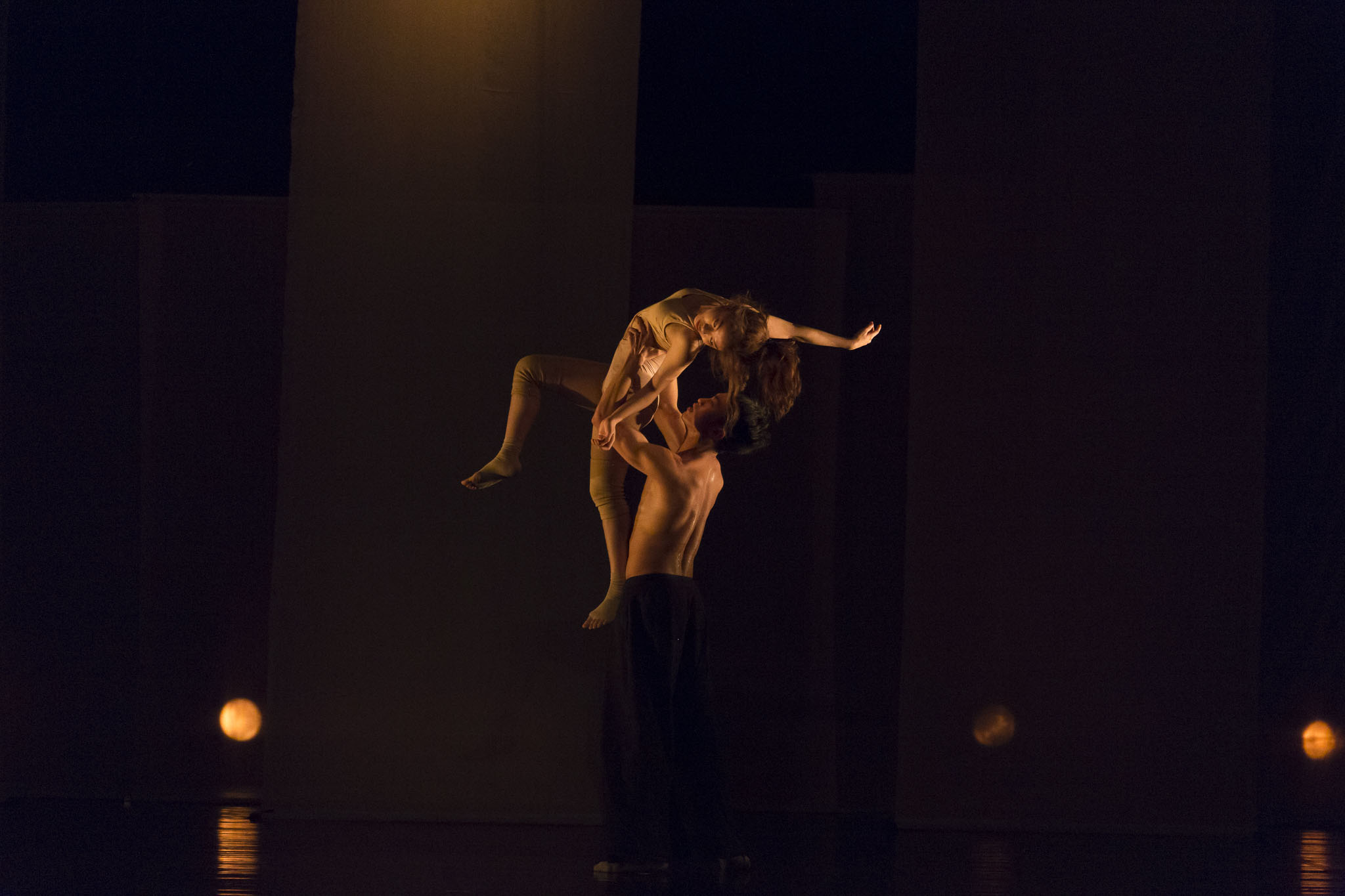 S&ugrave;ng A L&ugrave;ng đốn tim kh&aacute;n giả với Ru đ&ecirc;m - Ảnh 1.