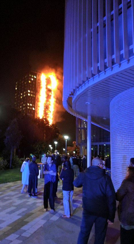 Đám cháy kinh hoàng nuốt chửng tòa nhà 27 tầng ở London - Ảnh 7.