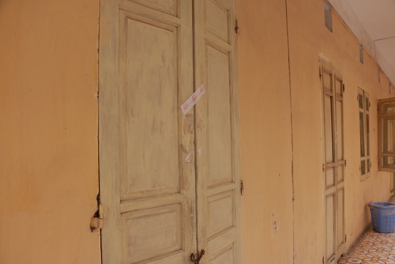 Bên trong ngôi nơi giảng dạy sinh phải đội mũ bảo hiểm ngồi học - Ảnh 6. Bên trong ngôi địa chỉ đào tạo sinh phải đội mũ bảo hiểm ngồi học - Ảnh 6.