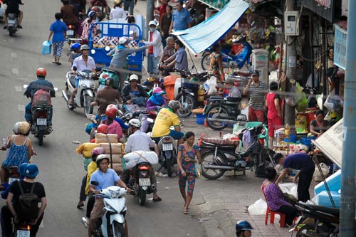 Lấy lại vỉa hè, đừng để dân ngờ vực! - Ảnh 1.