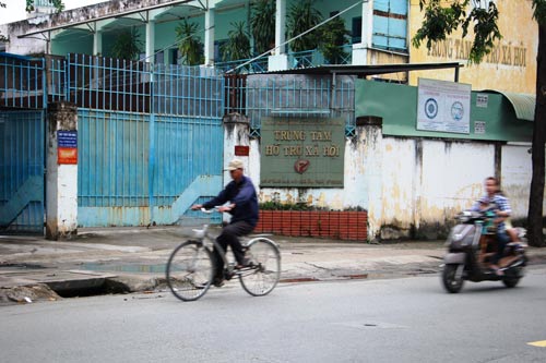 Khó hiểu Trung tâm Hỗ trợ xã hội TP HCM - Ảnh 1.