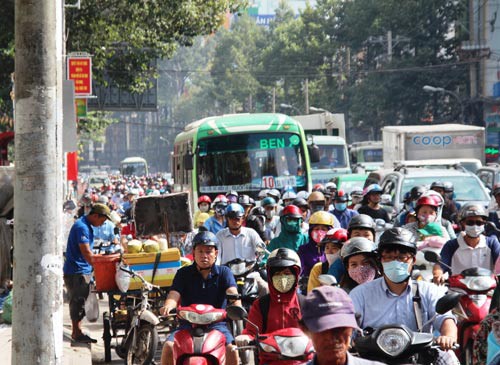 Thu phí ô tô vào trung tâm TP HCM: Khó giảm ùn tắc! - Ảnh 1.