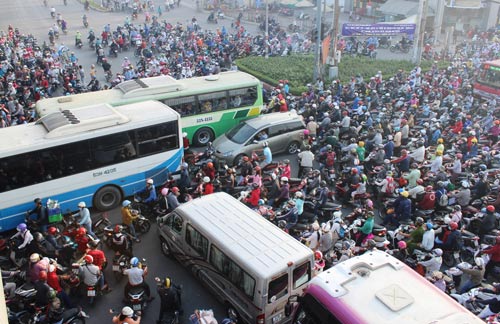 Ùn tắc giao thông ngày càng nghiêm trọng ở TP HCM Ảnh: GIA MINH